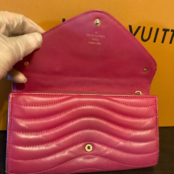 Louis Vuitton Pink Leather Clutch - Picture 2 of 8